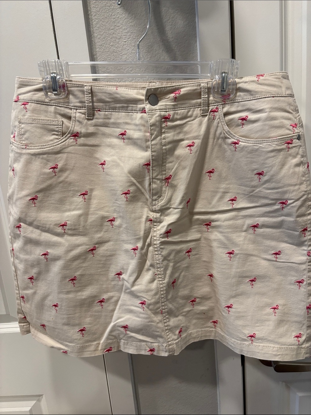 EUC croft & barrow Cream Skort with Pink Flamingo Embroidery